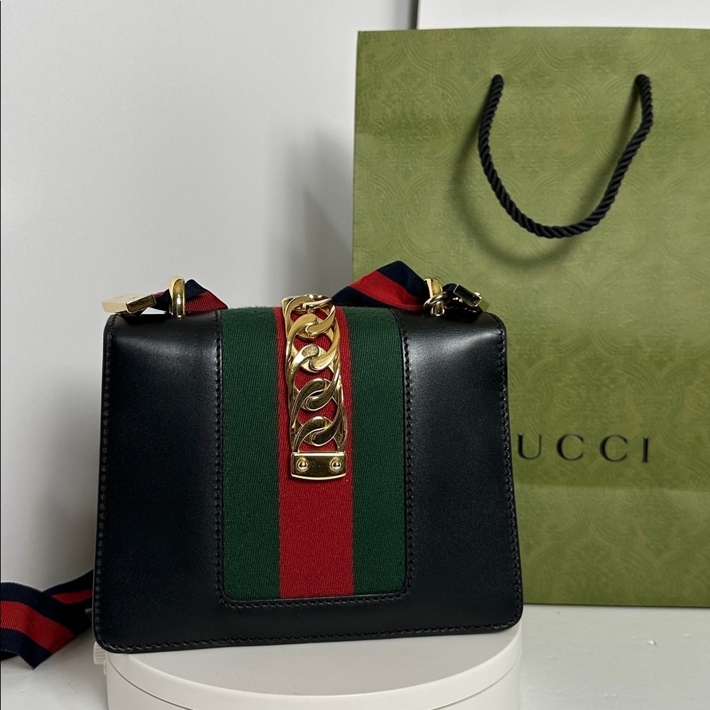 💯Authentic Gucci Sylvie small shoulder bag in black leather🍀 - Picture 7 of 15